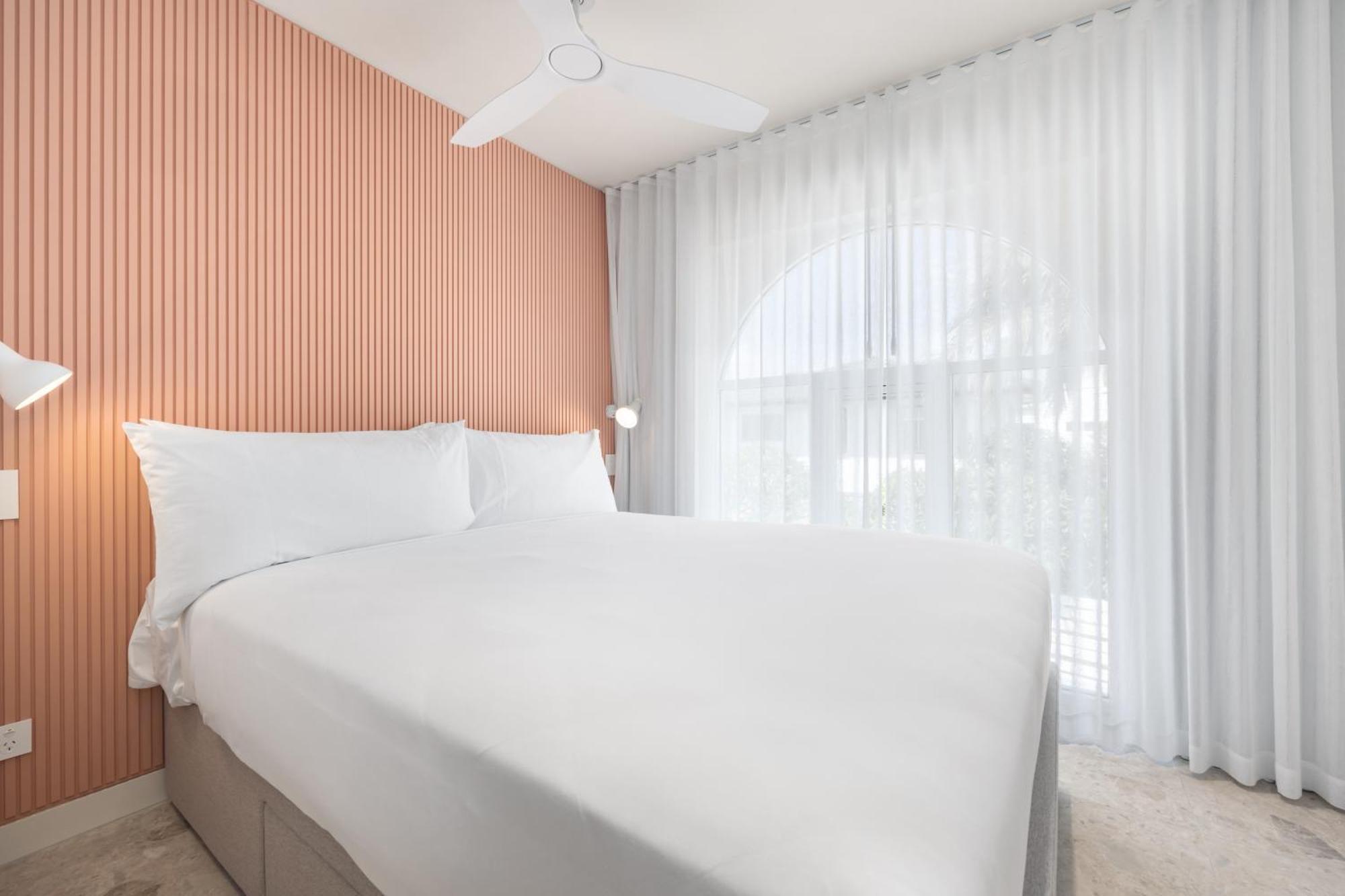The Shores Miami Gold Coast Room photo